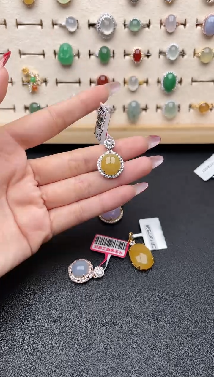 【闪购商品】翡翠吊坠(赠链)银S925镶嵌一物一证一礼盒