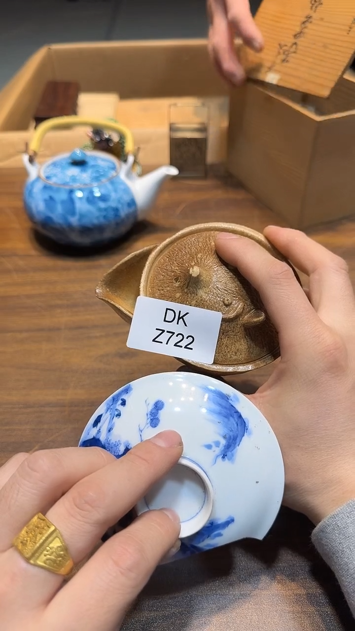 瓷片·**·哈哈哈哈哈哈722