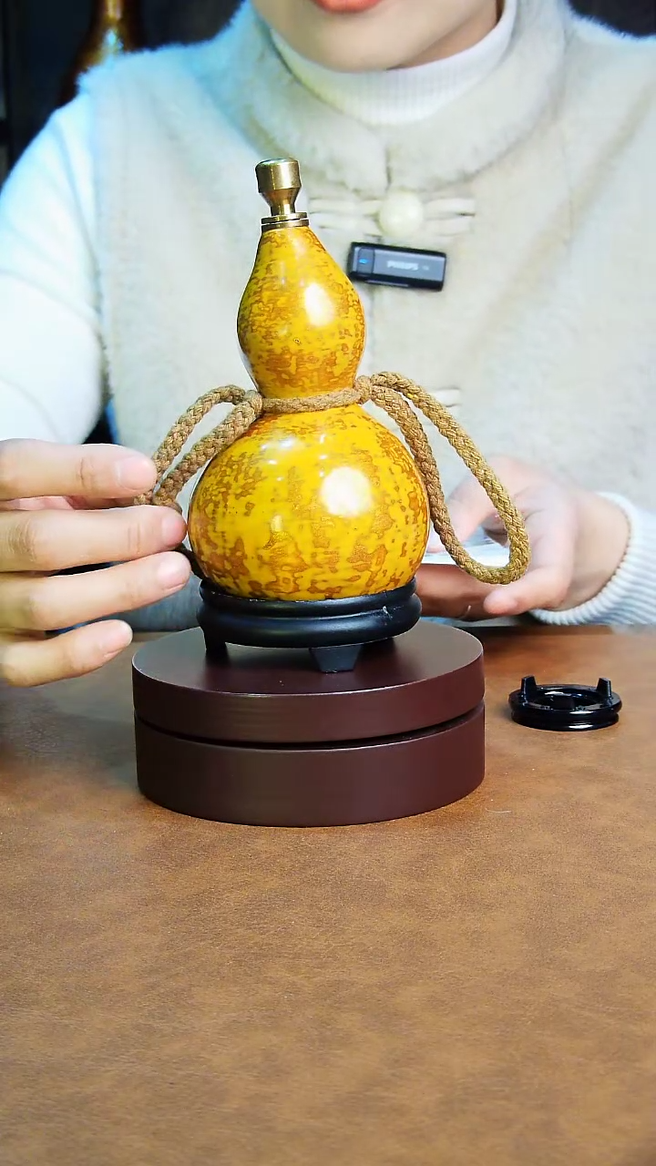 【闪购商品】251直播一物一图大漆酒葫芦送底座