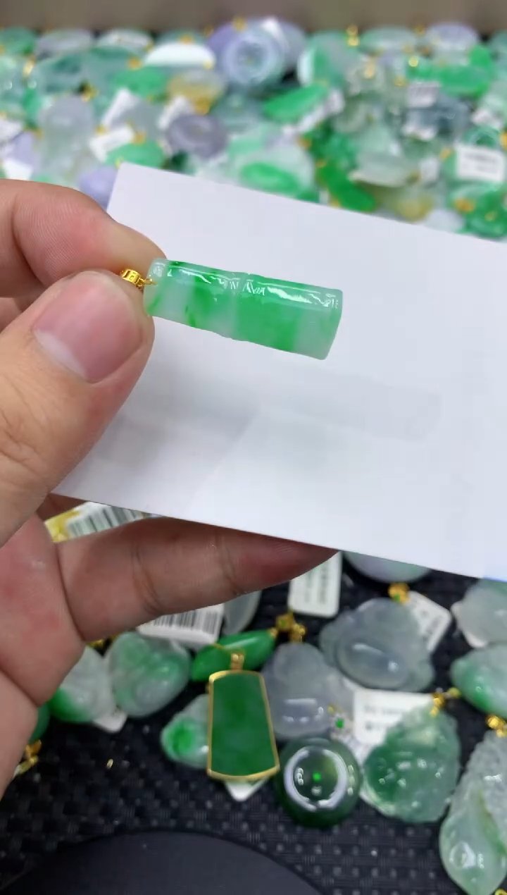 颈饰18K金镶嵌翡翠天然缅甸翡翠A货