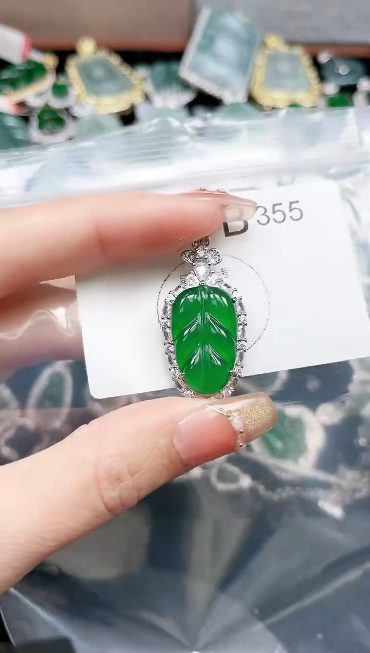 【闪购商品】翡翠颈饰未镶嵌355赠皮绳