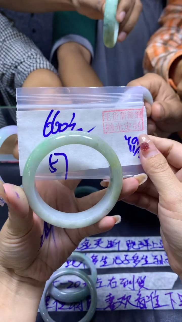 【闪购商品】定制翡翠未镶嵌手镯57#660元毛货需精细抛光