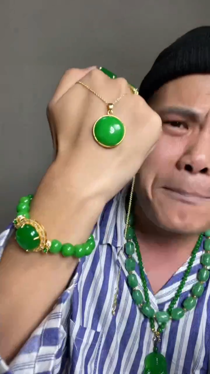 翡翠未镶嵌吊坠(赠链)【小伍珠宝】高端满绿圆鸽子蛋吊坠