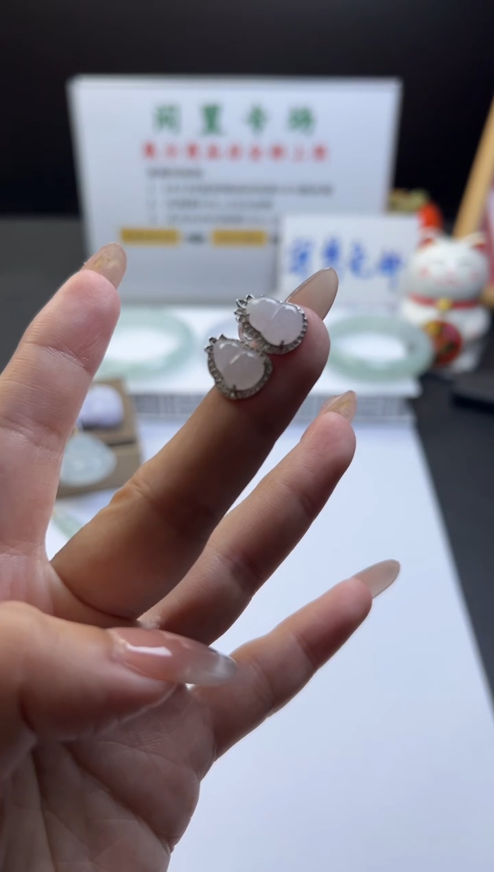 翡翠未镶嵌颈饰一对耳坠买断不退不换