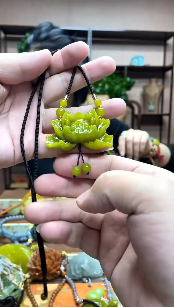 未镶嵌岫玉吊坠多样性发货发其中之一