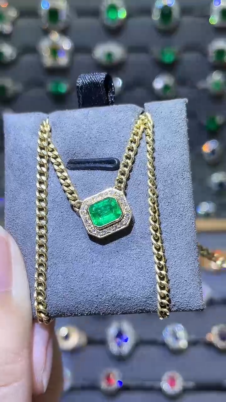 18K金镶嵌项链祖母绿潘杰希尔0.91ct