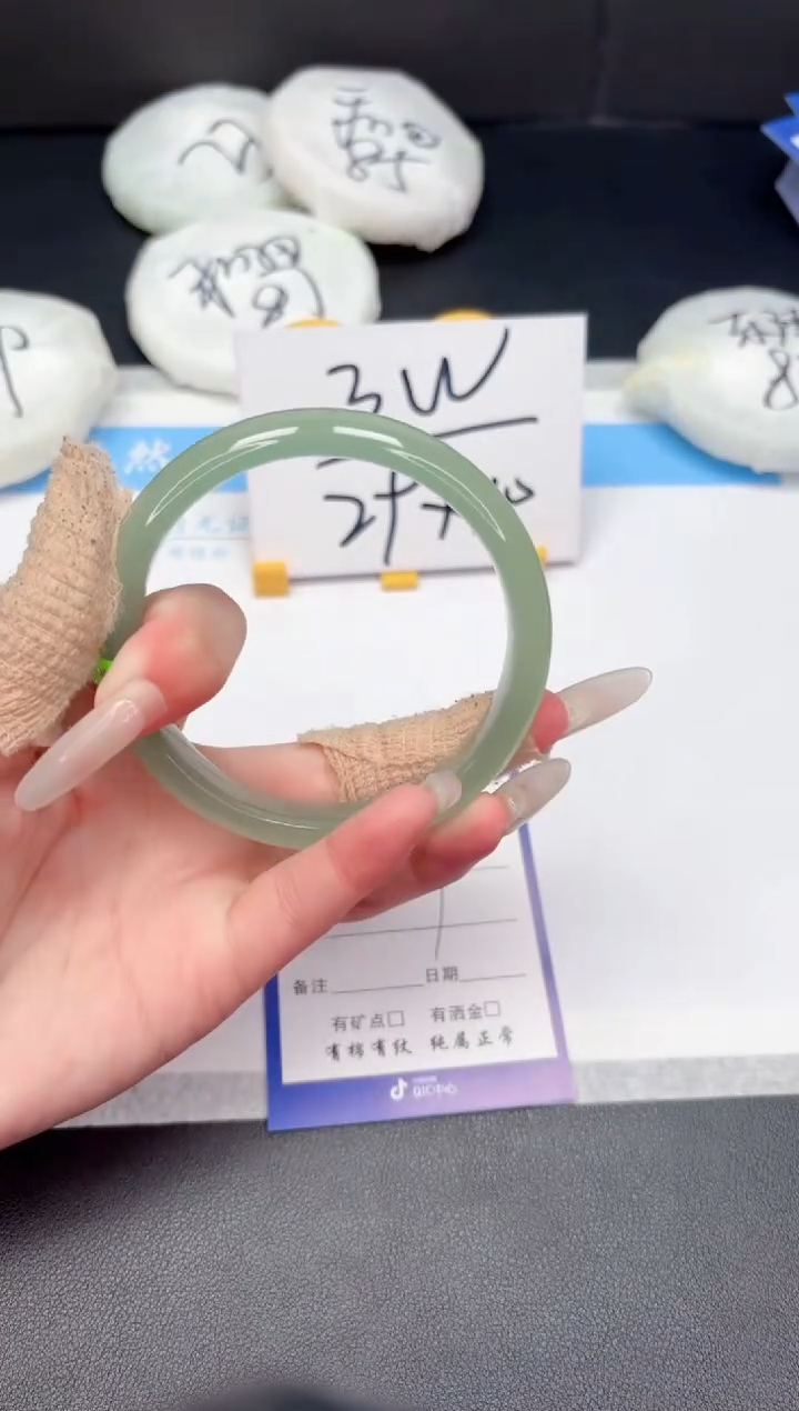 【闪购商品】石英质玉手镯未镶嵌377-64.2