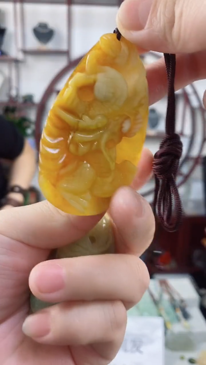 未镶嵌岫玉颈饰1