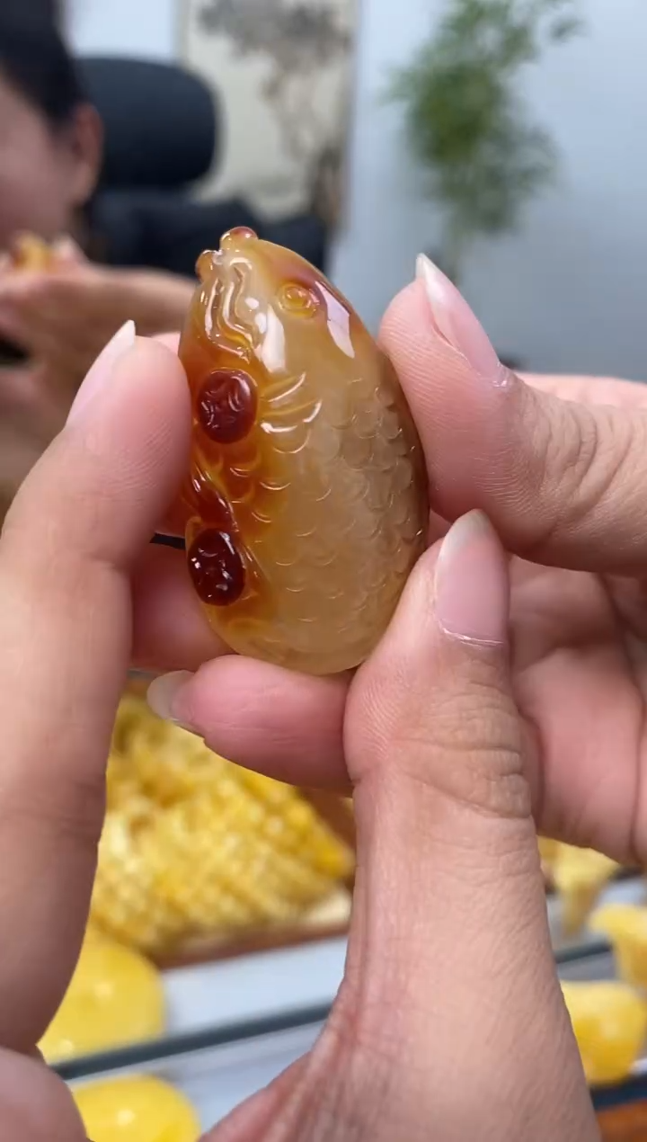 【闪购商品】琥珀裸石未镶嵌天然琥珀蜜蜡鱼鱼