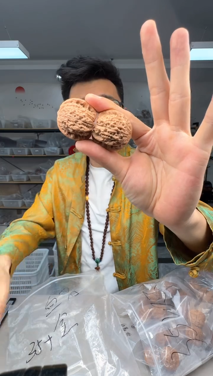 【闪购商品】文玩核桃把件35全品血麒麟