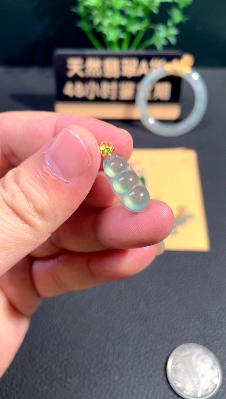 颈饰18K金镶嵌翡翠翡翠