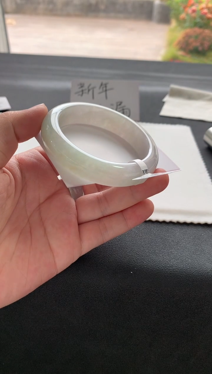 【闪购商品】翡翠手镯未镶嵌57正圈买断Y1186