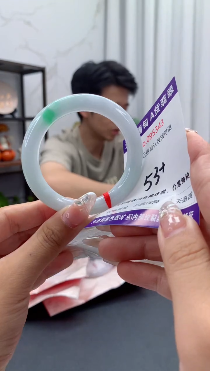 未镶嵌手镯翡翠有纹，完美者勿拍