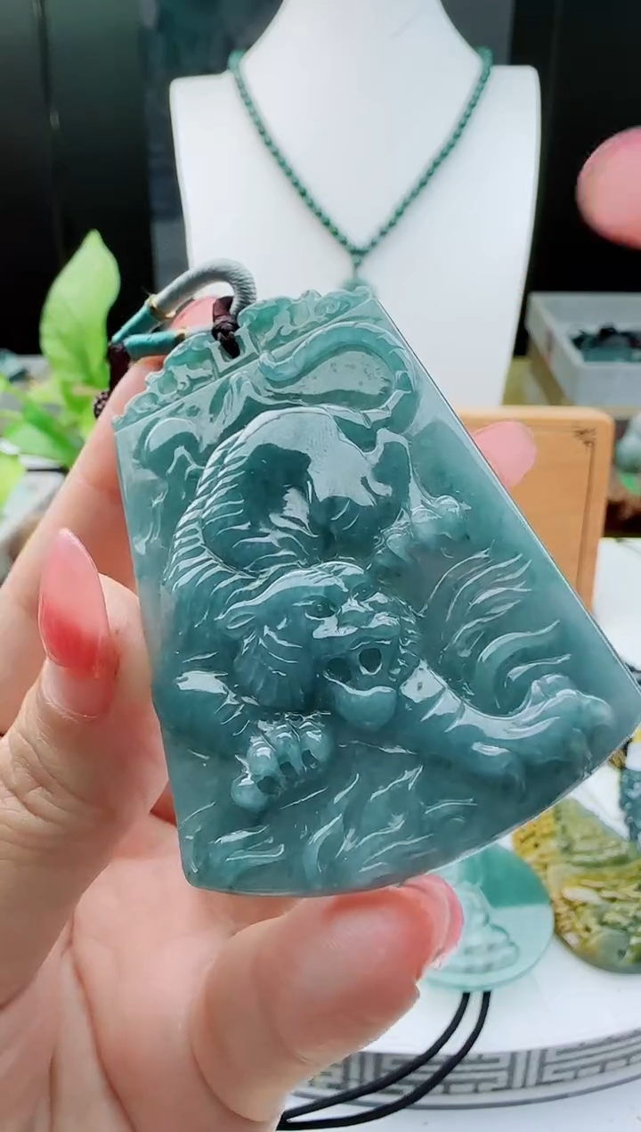 【闪购商品】翡翠颈饰未镶嵌11111111
