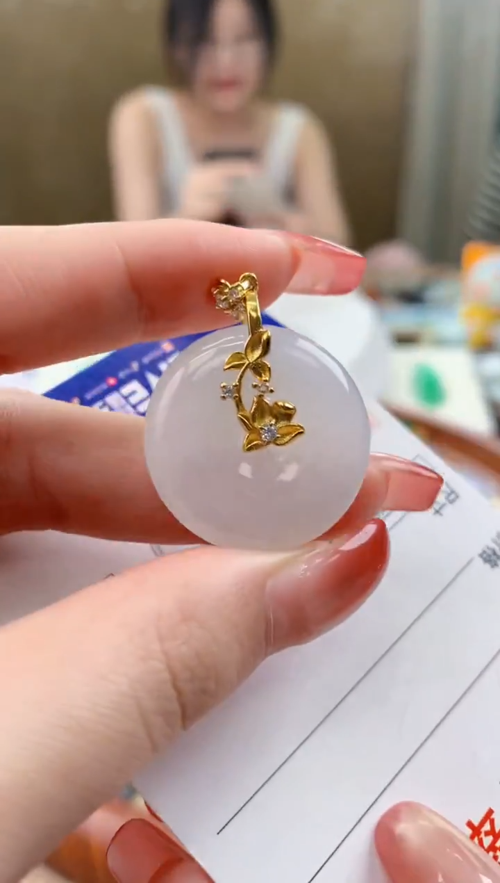 颈饰未镶嵌翡翠天然A货翡翠挂件