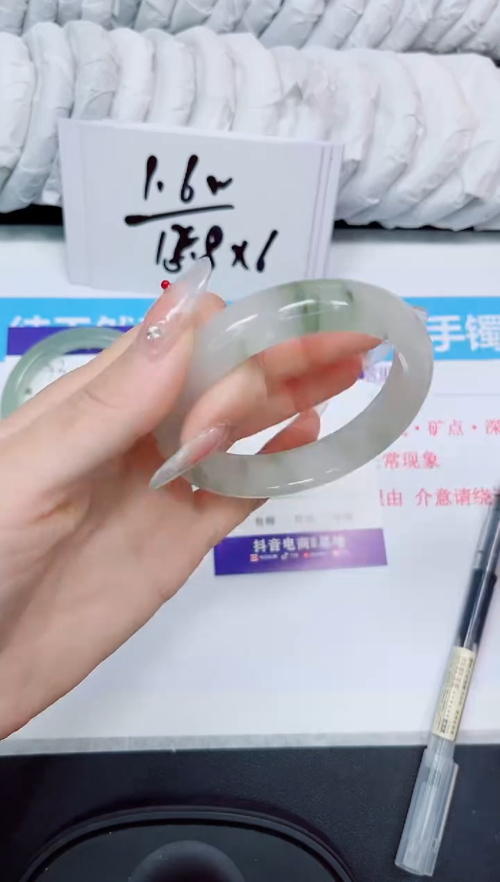 石英质玉手镯未镶嵌74/58