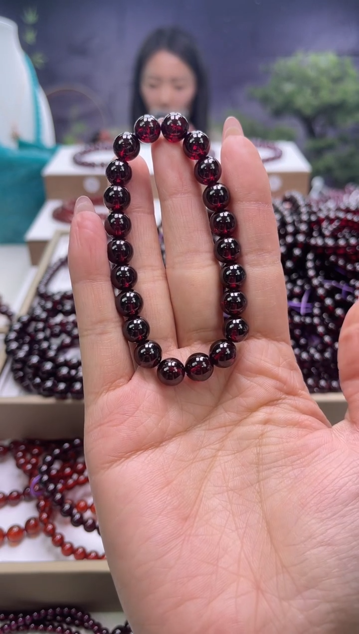 【闪购商品】石榴石手串未镶嵌紫牙乌石榴石8mm+，多样式发一