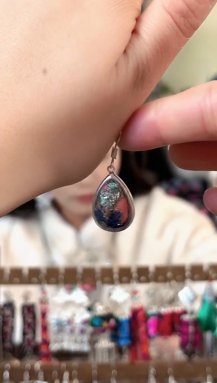 彩云南阁非遗老绣苗银饰品101