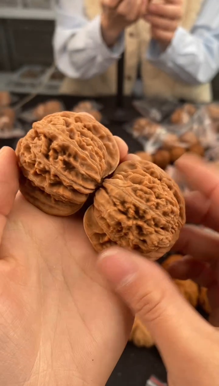 【闪购商品】文玩核桃把件汉高楼44-x108