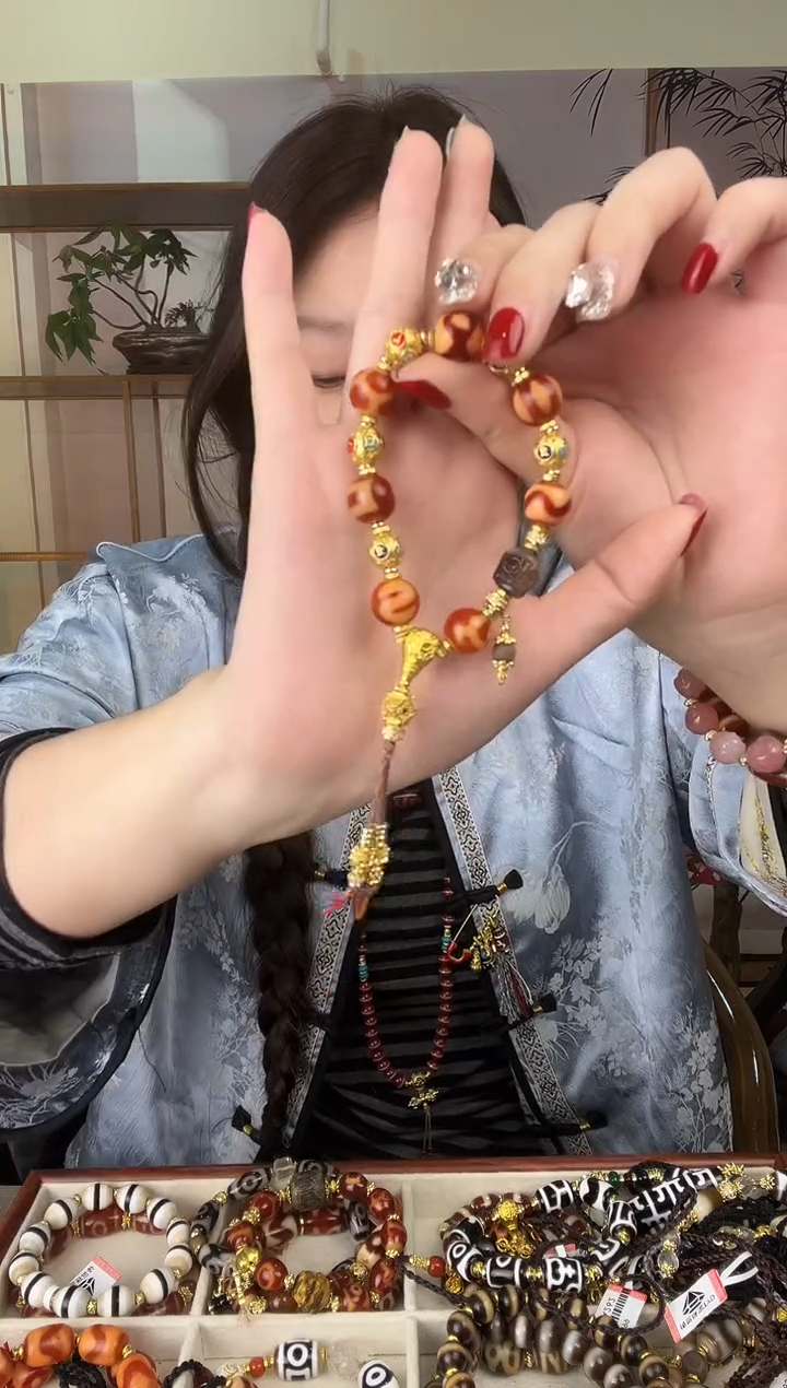 玛瑙/玉髓（覆膜）颈饰未镶嵌传世珠宝