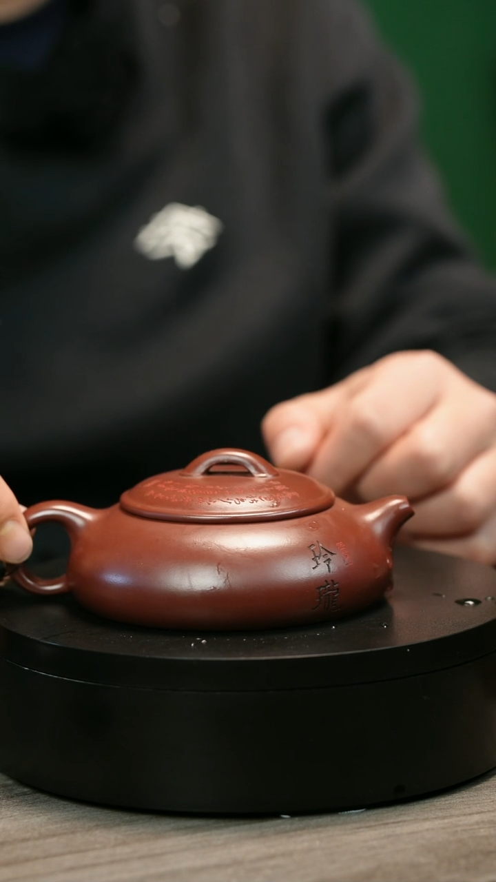 茶壶紫砂@*.H2357李传荣刻绘乳瓢