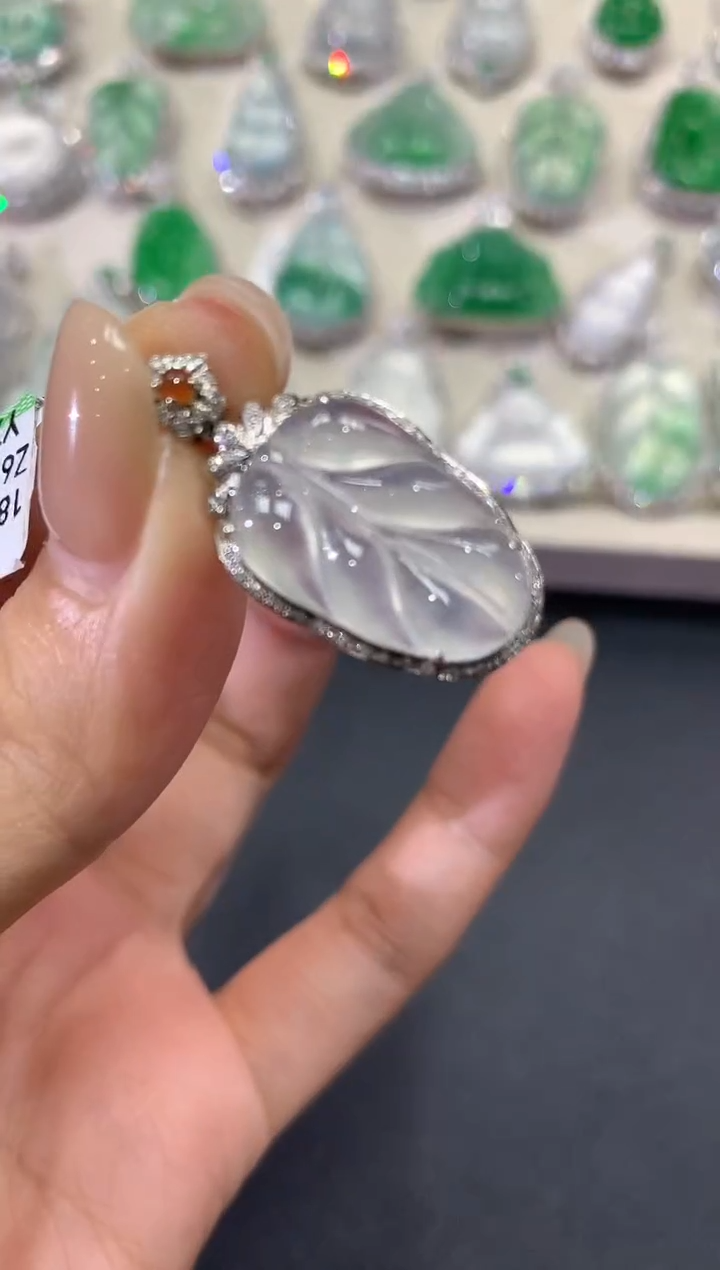 【闪购商品】翡翠吊坠(不含链)18K金镶嵌q9         