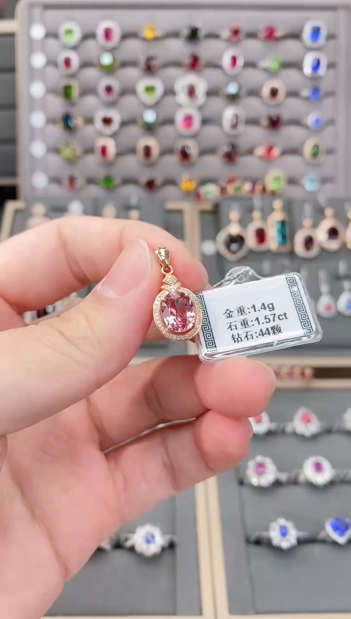 18K金镶嵌颈饰碧玺1.57  