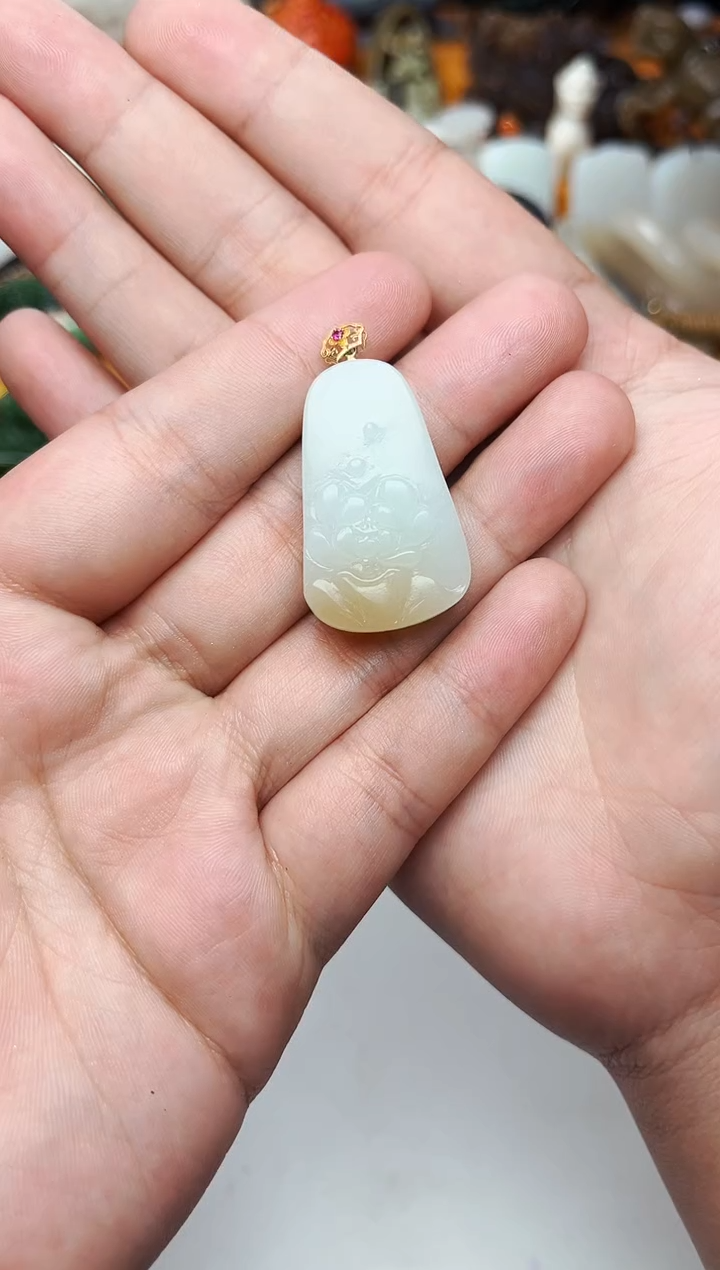 【闪购商品】和田玉颈饰18K金镶嵌荷花01