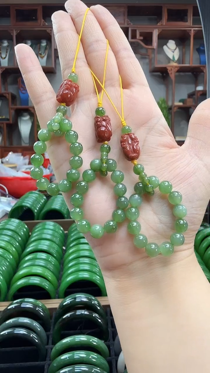 颈饰未镶嵌和田玉挂件 多样性发一