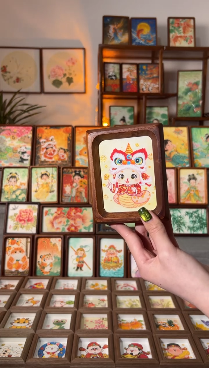 【闪购商品】国画醒狮帽小蛇 手绘国画4寸