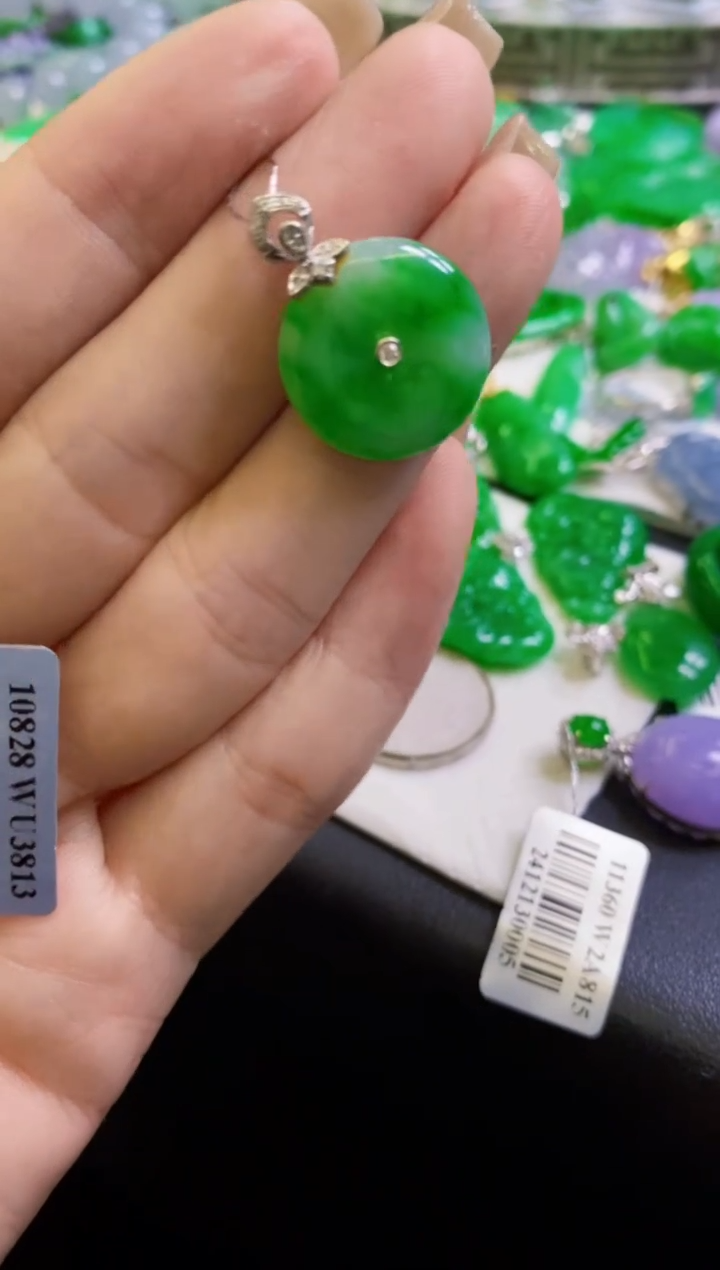 【闪购商品】翡翠颈饰18K金镶嵌吊坠