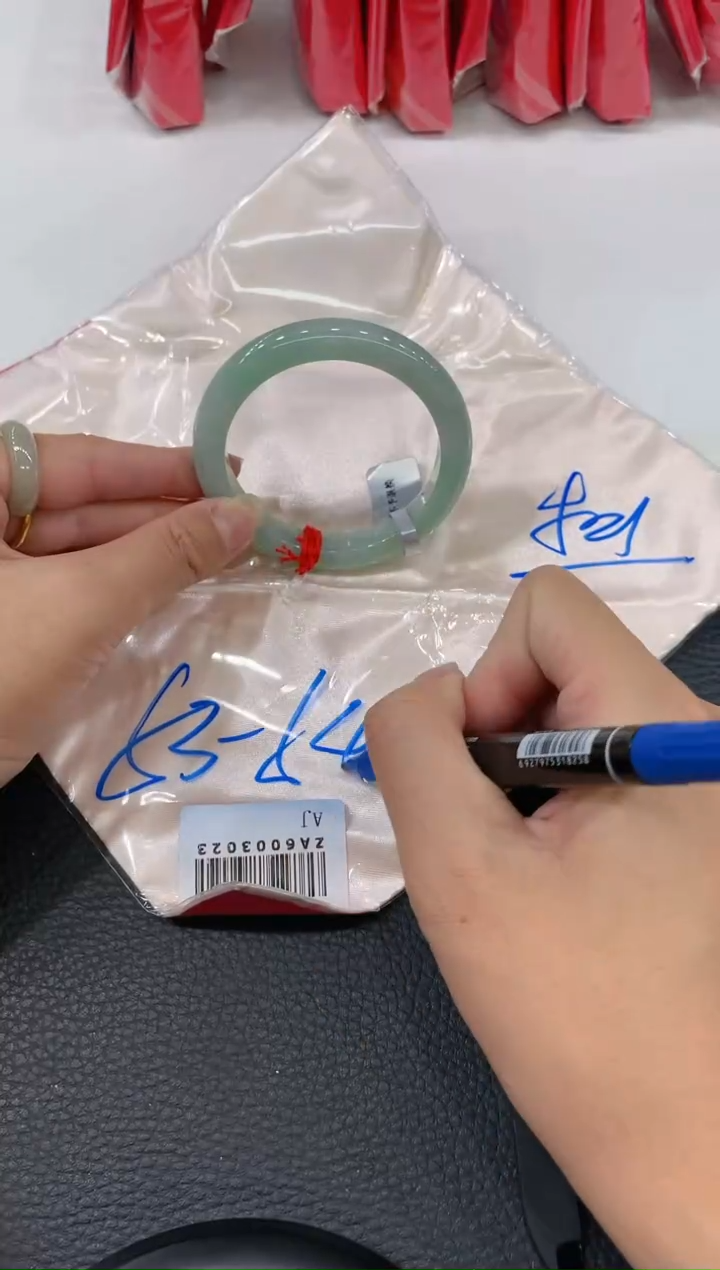 【闪购商品】翡翠手镯未镶嵌手镯