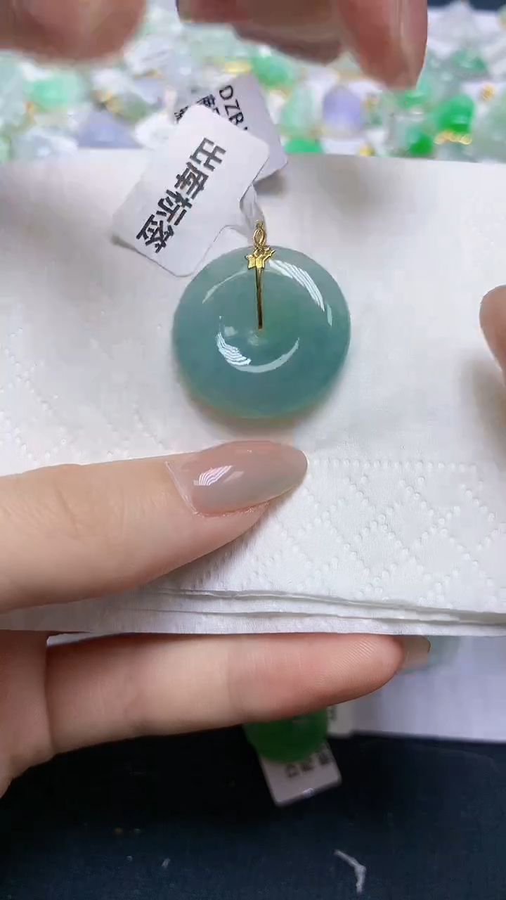 翡翠18K金镶嵌颈饰天然缅甸A货翡翠