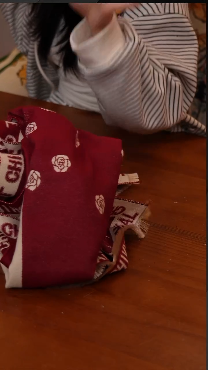 陶97-上海故事小山茶花围巾195cmx65cm-安可拉红-CF5813