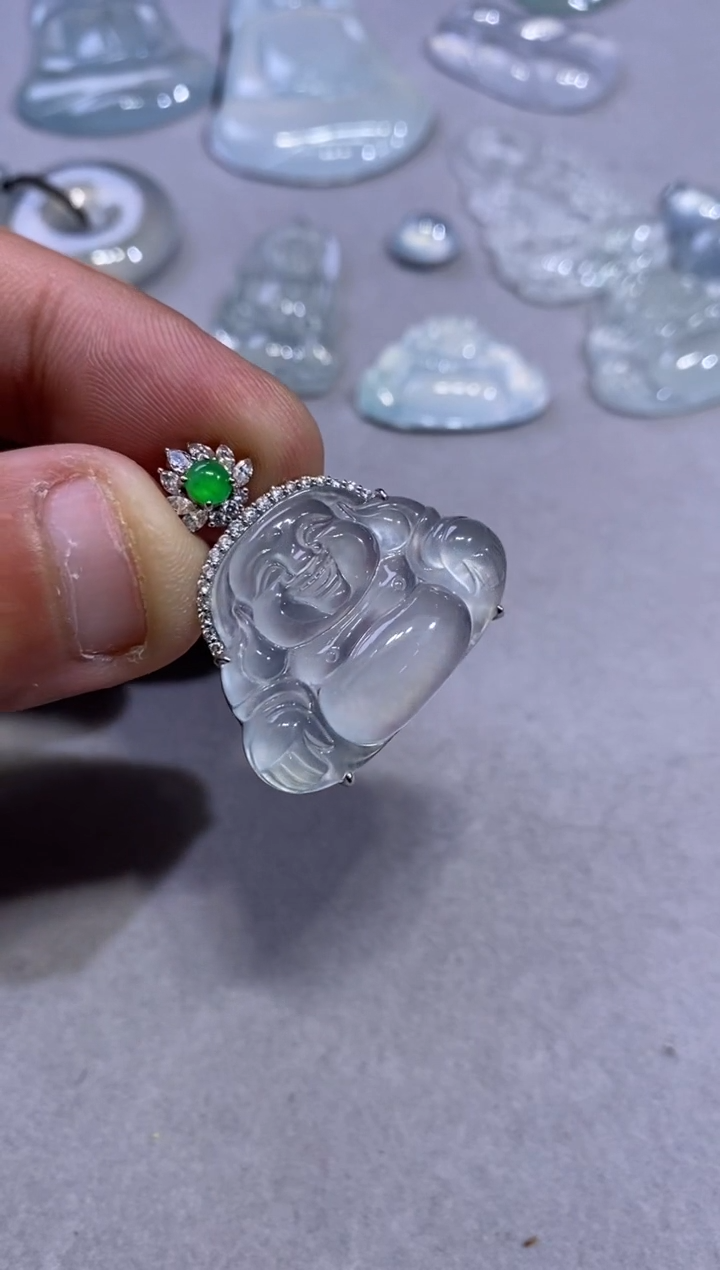 吊坠(不含链)18K金镶嵌翡翠佛公22800  30.6  29.4  7.8