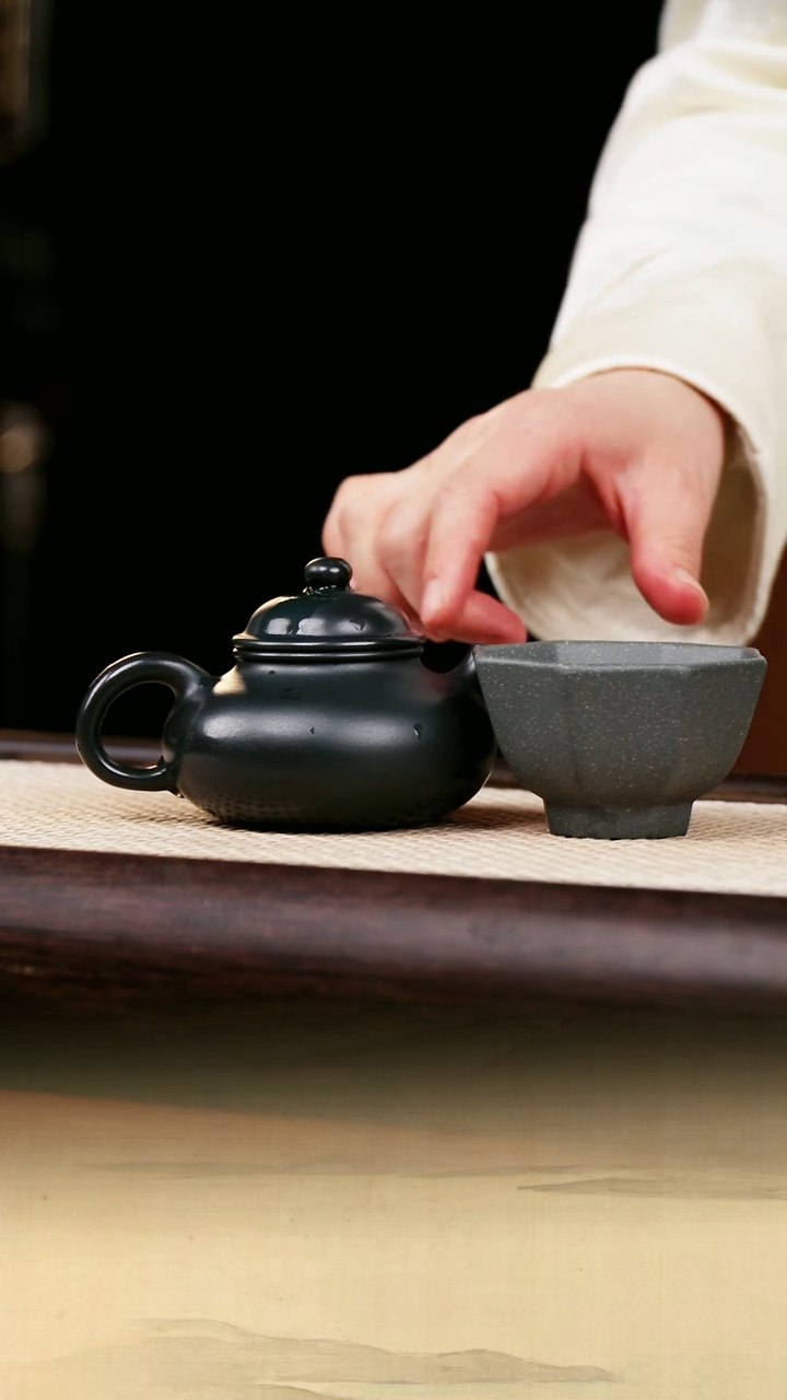 【闪购商品】紫砂茶壶九龄君子兰容天