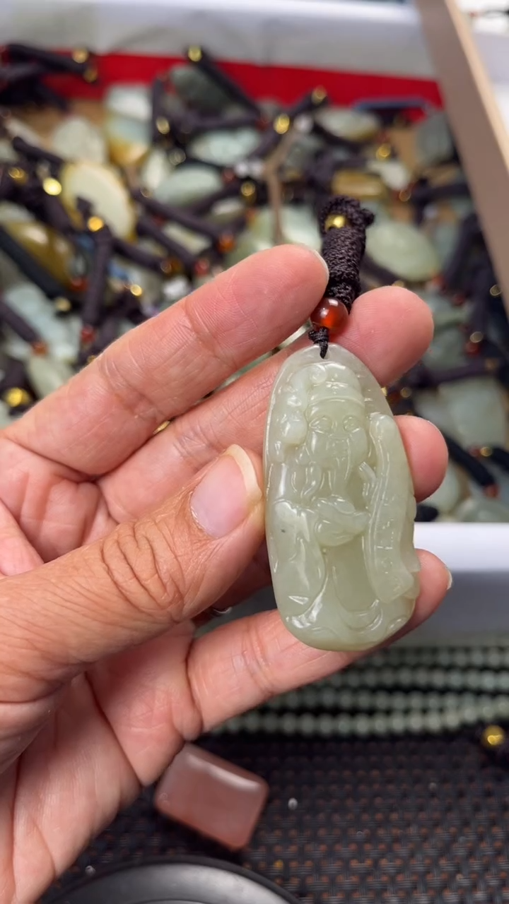 【闪购商品】和田玉颈饰未镶嵌多样性发货没有证书拍一发一有瑕