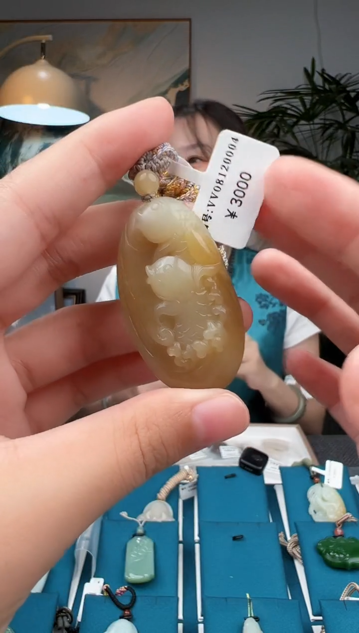 和田玉未镶嵌颈饰吊坠VV 