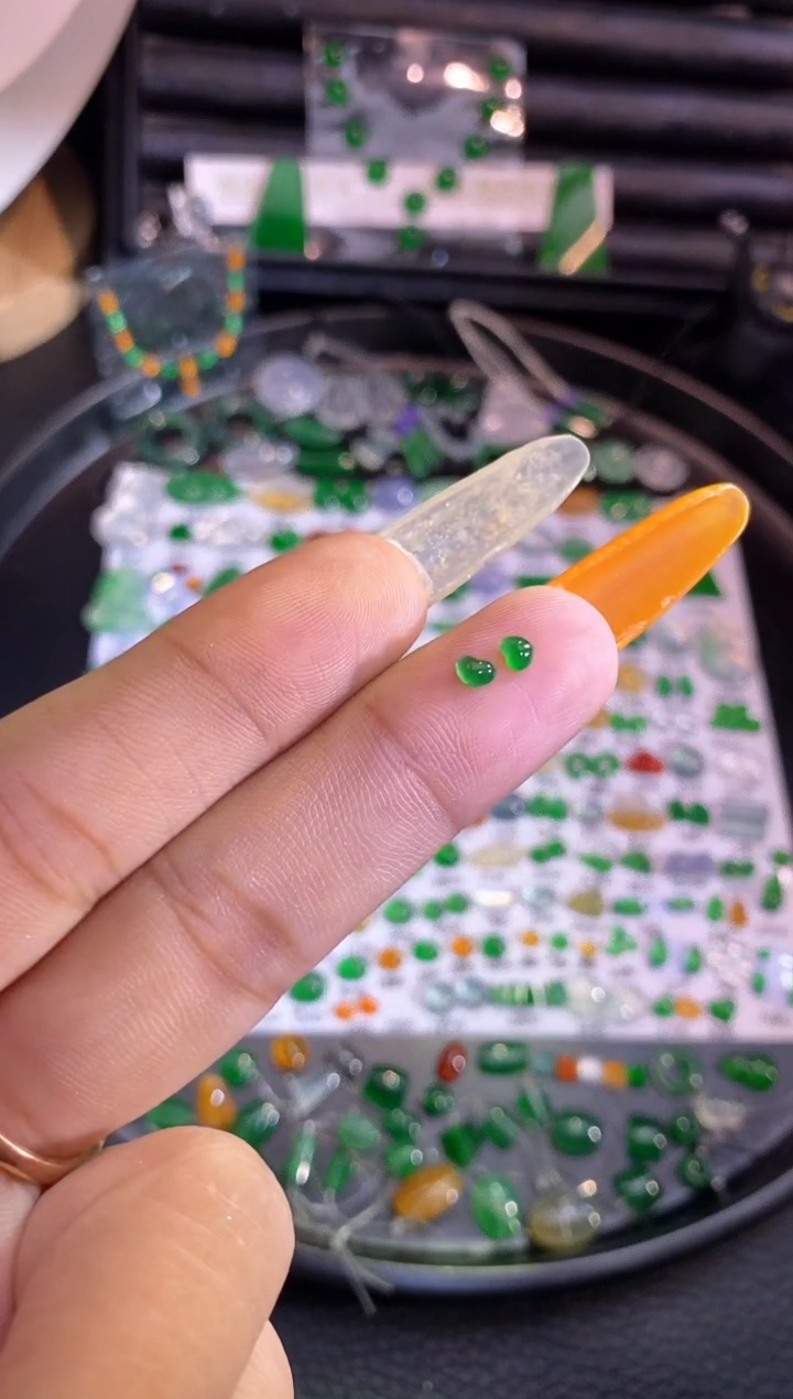 翡翠挂件未镶嵌爱心