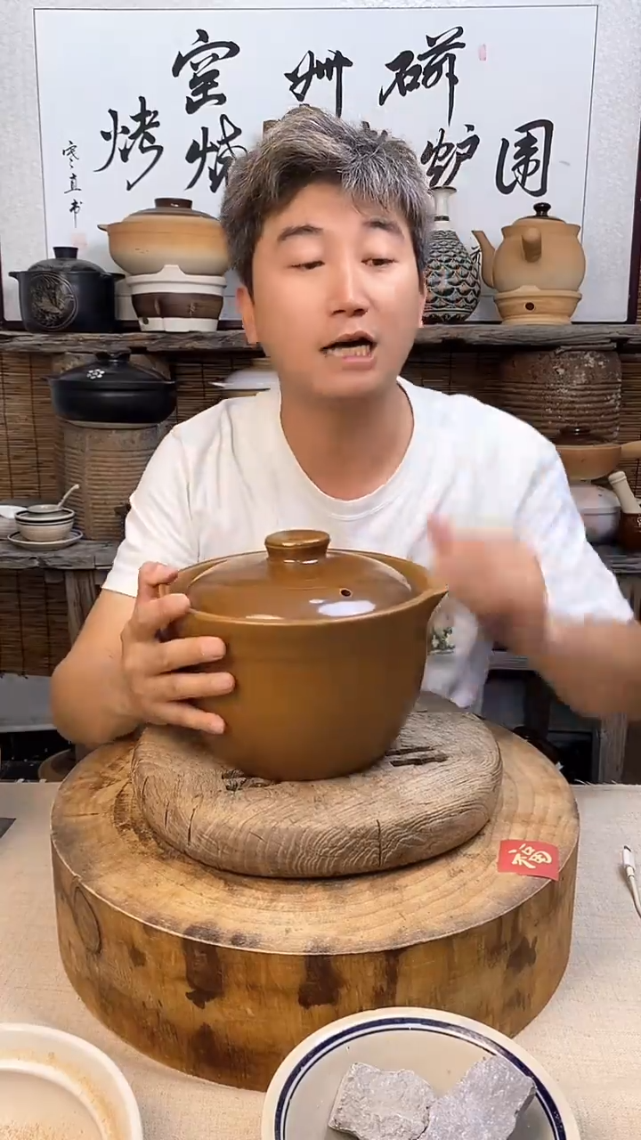 山茶色2.8升陶土砂锅