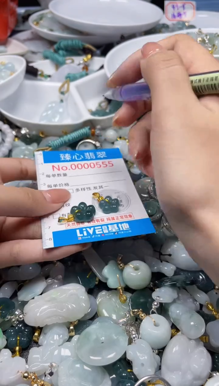 吊坠(不含链)未镶嵌翡翠555
