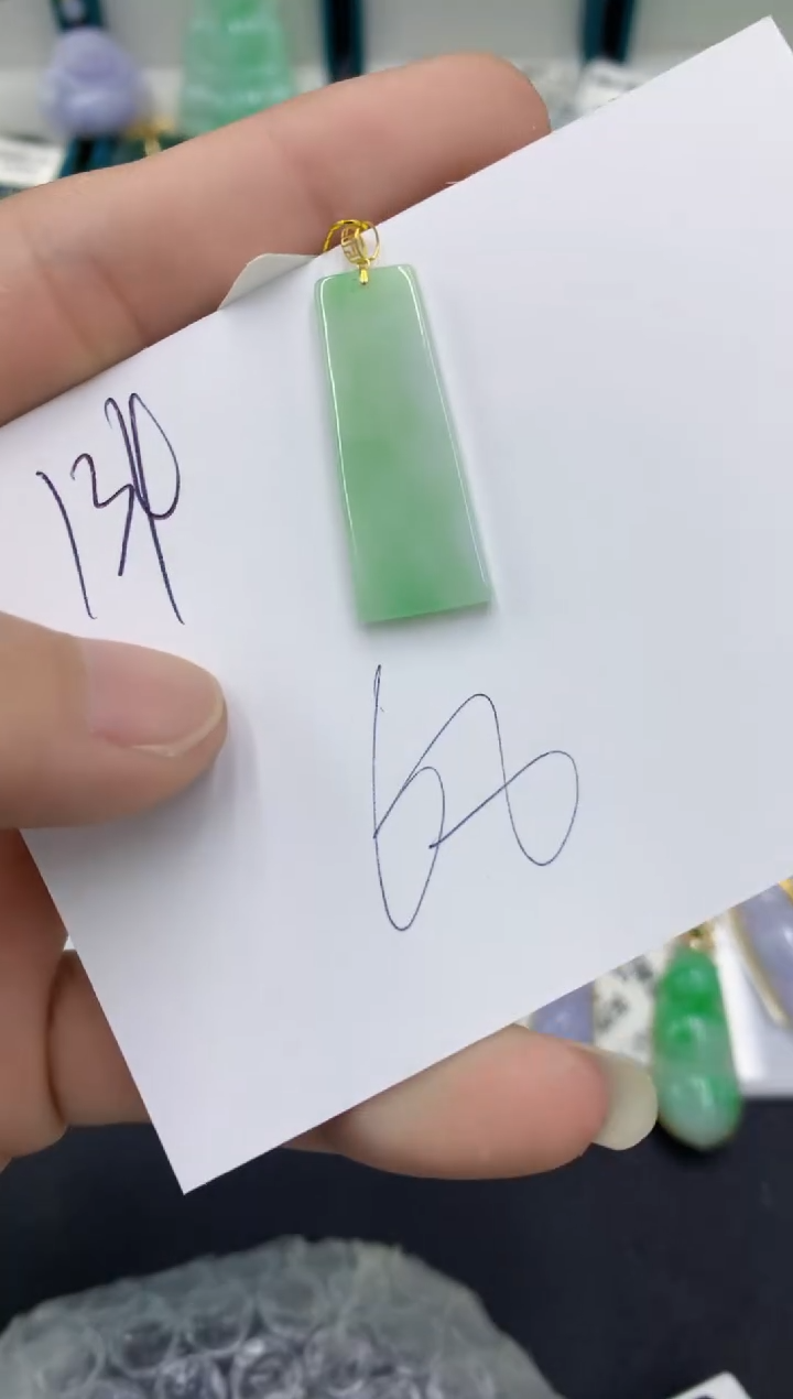 翡翠18K金镶嵌颈饰翡翠