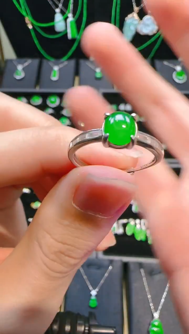 颈饰银S925镶嵌翡翠蛋面戒指