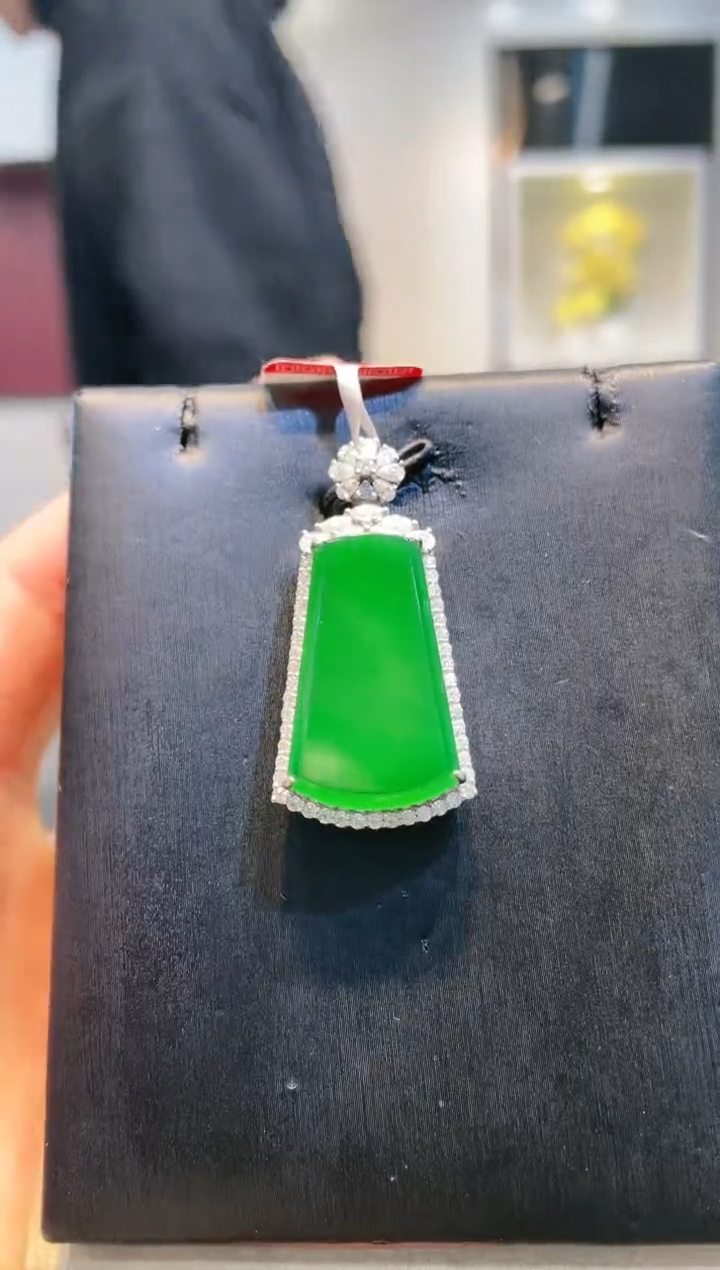 【闪购商品】翡翠颈饰18K金镶嵌A34天然A货翡翠吊坠