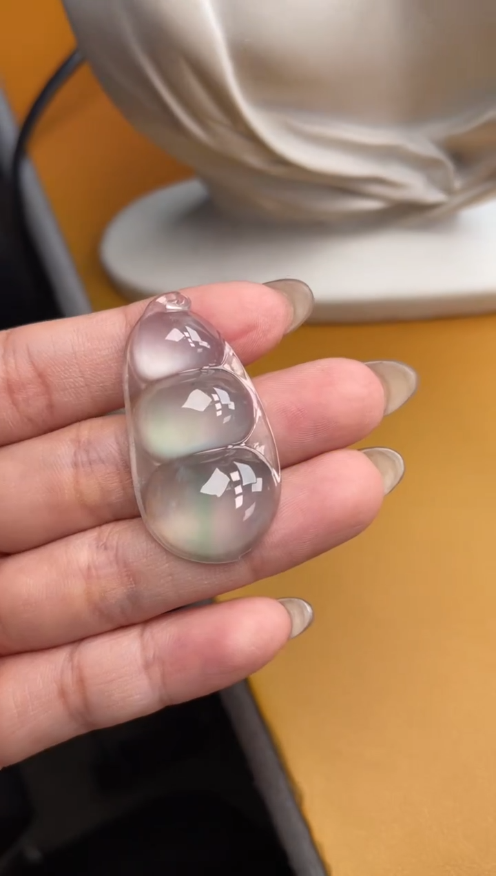 翡翠未镶嵌吊坠(不含链)豆子 41.2 21.6 6.4