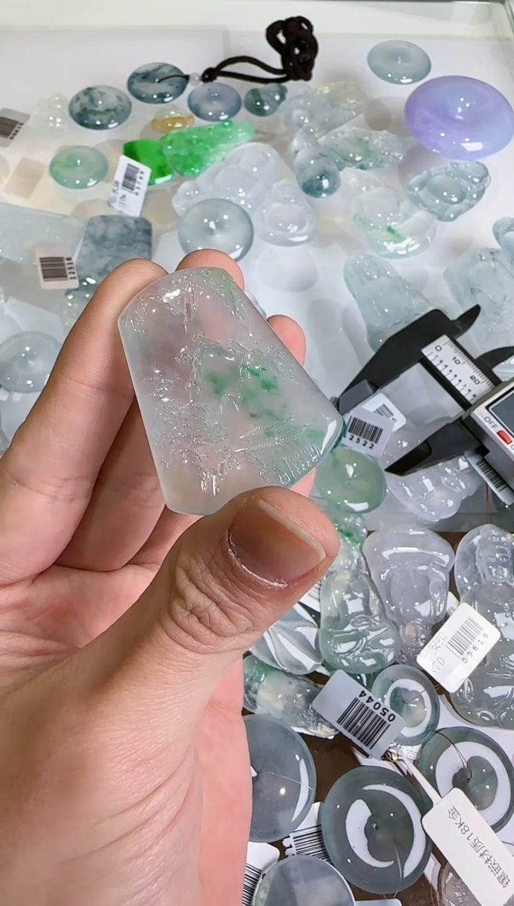 【闪购商品】翡翠吊坠(不含链)未镶嵌···