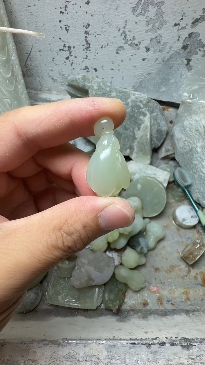 吊坠(赠链)未镶嵌和田玉玉兰花 