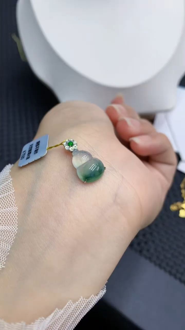 【闪购商品】翡翠颈饰18K金镶嵌            8