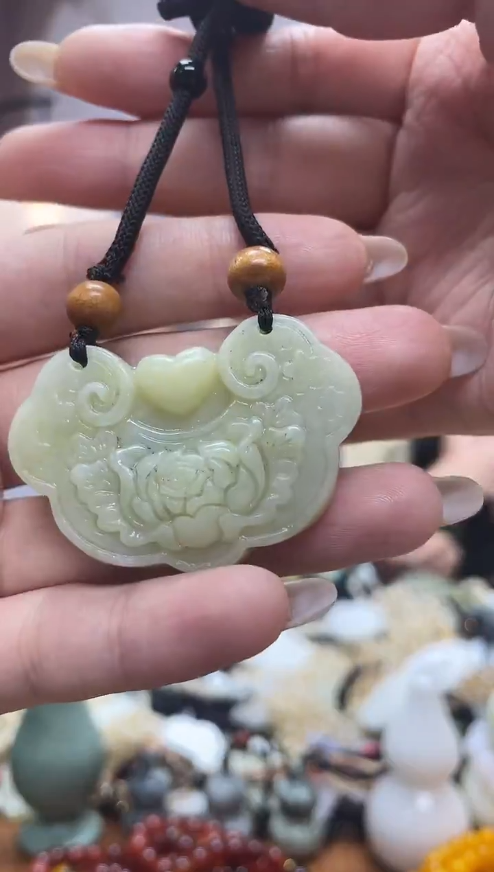 未镶嵌岫玉吊坠·