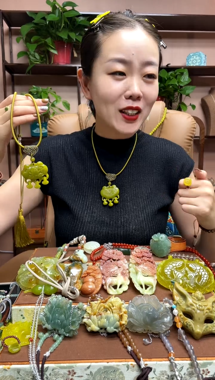 未镶嵌岫玉吊坠多样性发货发其中之一